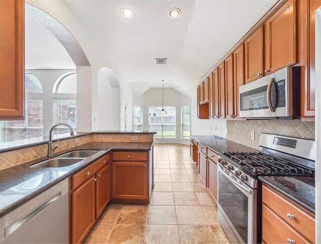 Foto del edificio - 2501 Shady Falls Ln