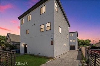 Building Photo - 532 W Vernon Ave