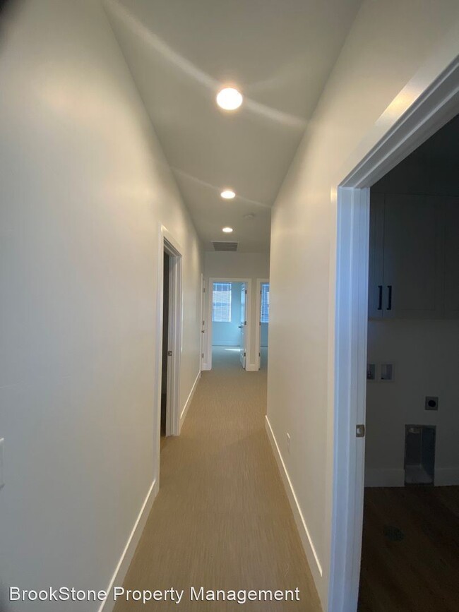 Building Photo - 3 br, 2.5 bath House - 857 Scarlet