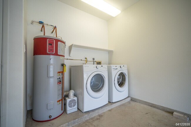 Foto del edificio - Available May 5th!  2-bedroom, 2-bath, 2 t...