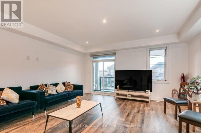 Photo du bâtiment - 590 Rapids Ln