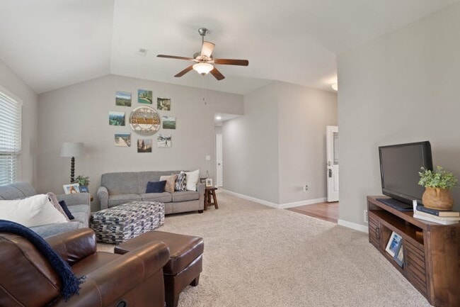 Living room - 5817 Geyser Blvd
