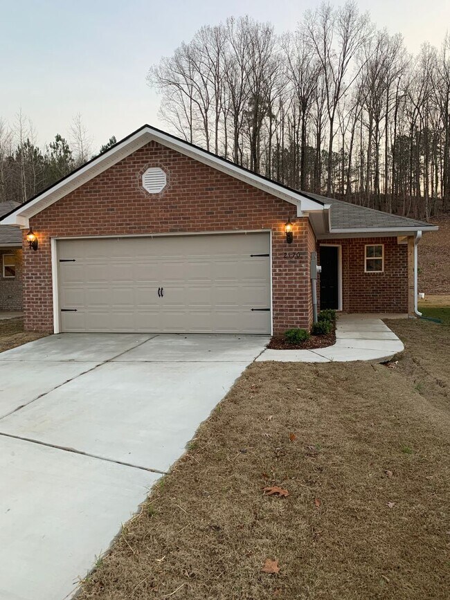 Foto del edificio - Four Bedroom | Two Bath Home in Kilpatrick...