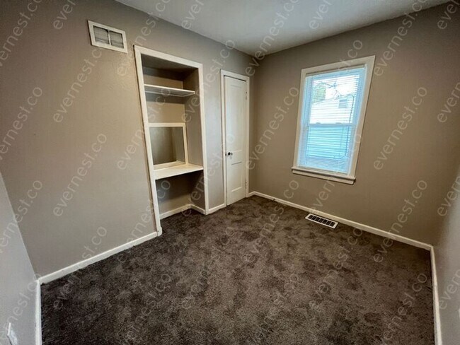 Building Photo - 5039 Selma St