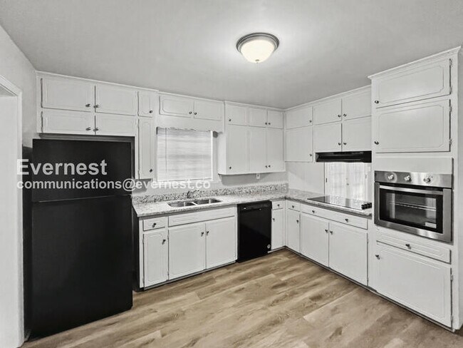 Foto del edificio - 3 Bed, 1.5 Bath Home with Carport / Pet-Friendly / Vouchers Accepted / Available Now!