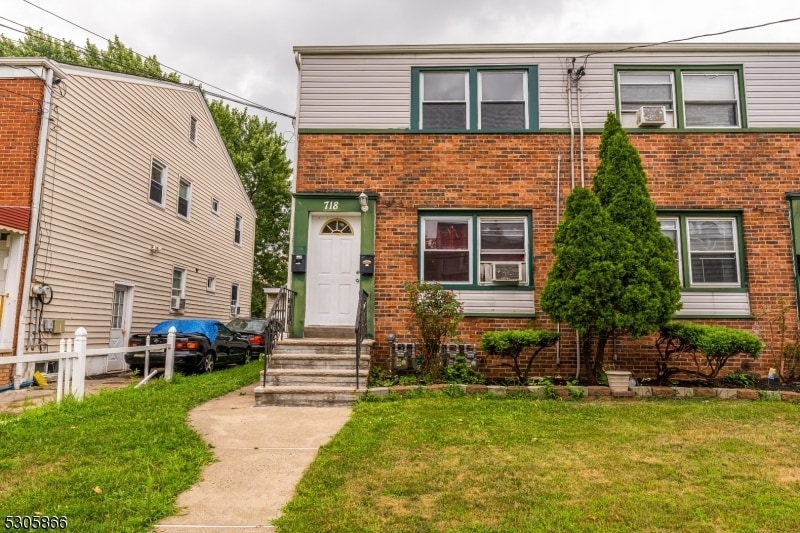 Primary Photo - 718 Thomas St