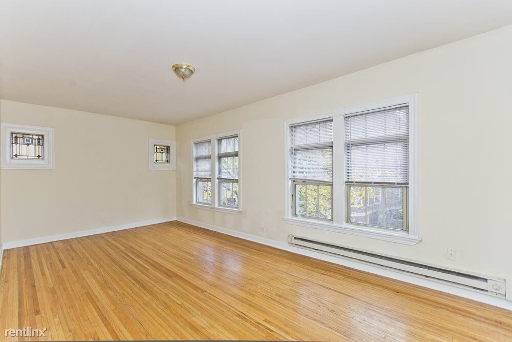 Primary Photo - 620 W Barry Ave