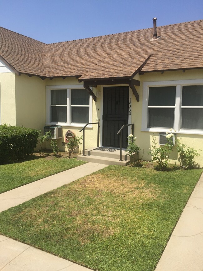 Building Photo - 1423 Barrington Way