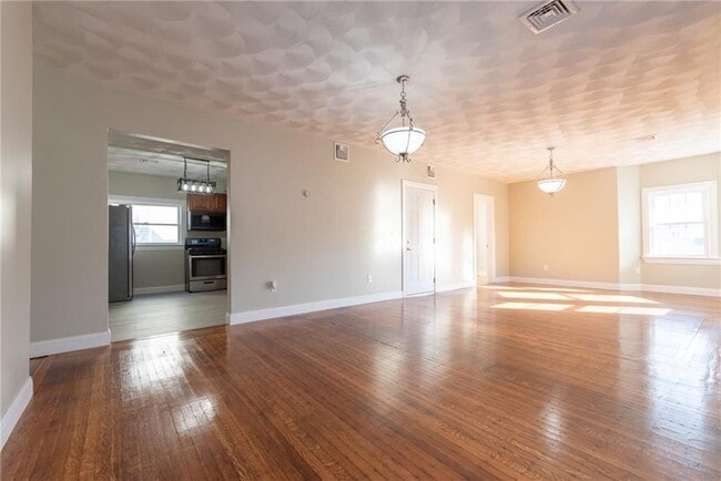 Building Photo - 29 Marlborough Ave