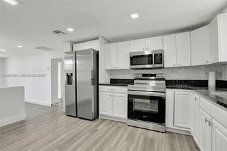 Building Photo - 2701 NW 18th Ter