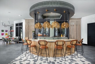 Building Photo - Broadstone Berry Hill