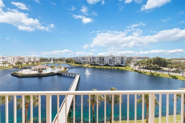 Foto del edificio - 8921 Lake Dr