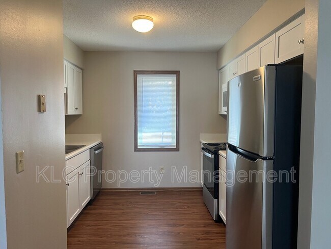 Building Photo - 9613 Dennis Dr