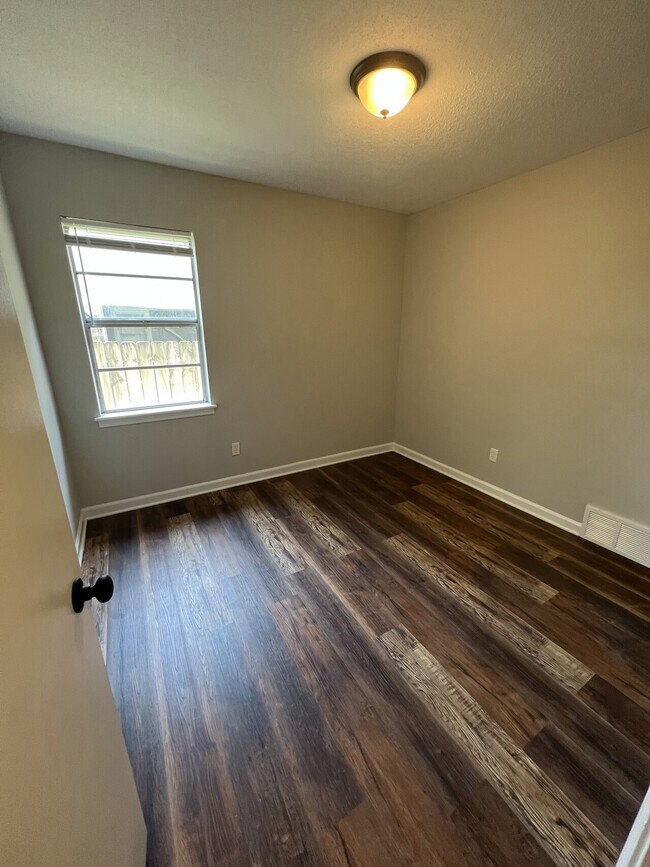 Foto del edificio - 8082 Ashbrook Dr