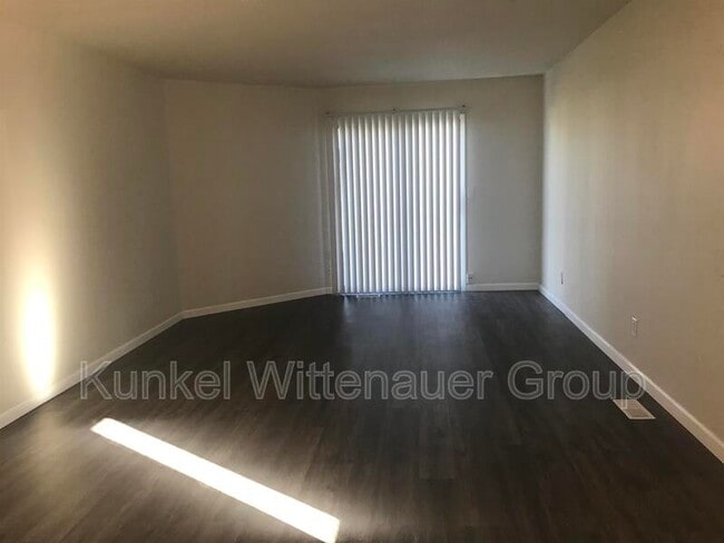 Building Photo - 19 Twin Oaks Dr