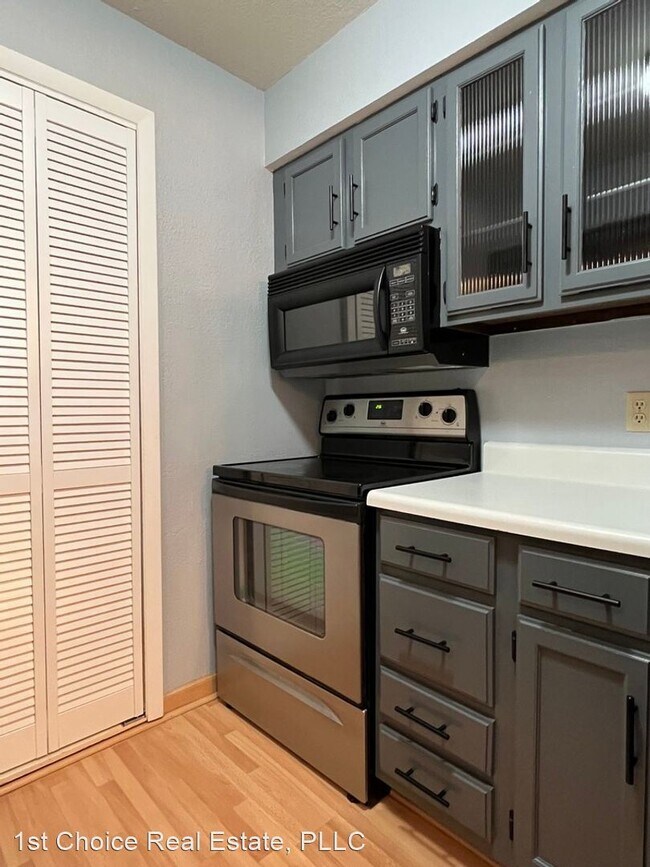 Building Photo - 2 br, 1 bath House - 5402 Maple Ridge Road...