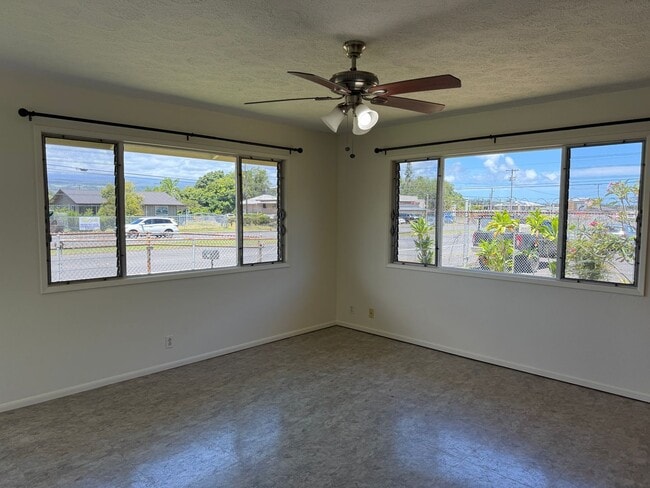 Building Photo - Fully Fenced & Gated 2BR/1BA Home