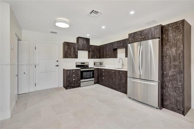 Foto del edificio - 2 bedroom in Dania FL 33312