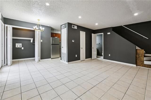 Building Photo - 241 Helen St