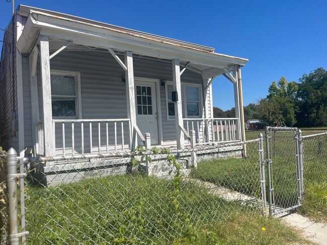 Building Photo - Great Churchill Bungalow