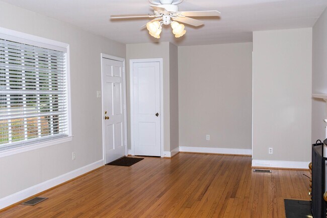 Foto del edificio - 1313 Ridge Rd