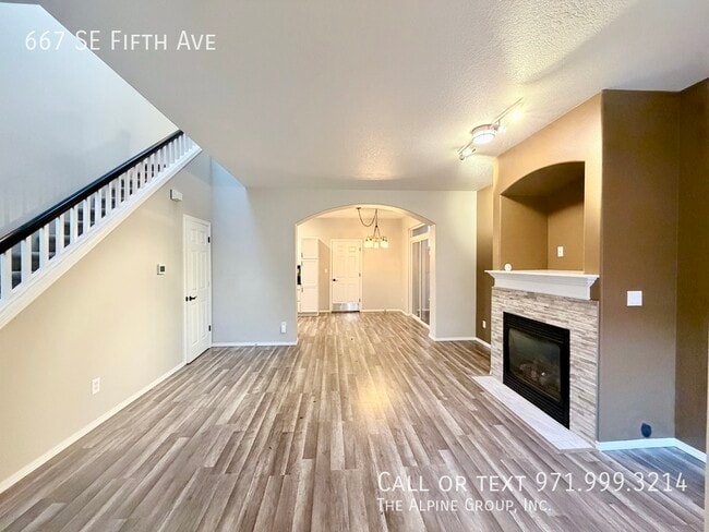 Building Photo - 667 SE Fifth Ave-