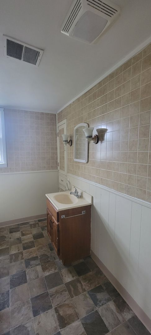 Building Photo - 3Br all on 1 floor!