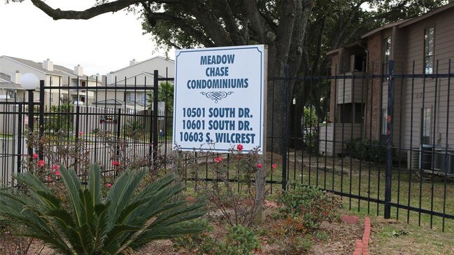 Foto del edificio - 10603 S Wilcrest Dr