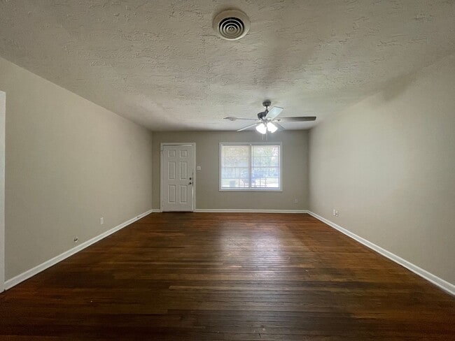 Foto del edificio - Fall 2025 Pre-Lease! 4 Bed near Northgate ...