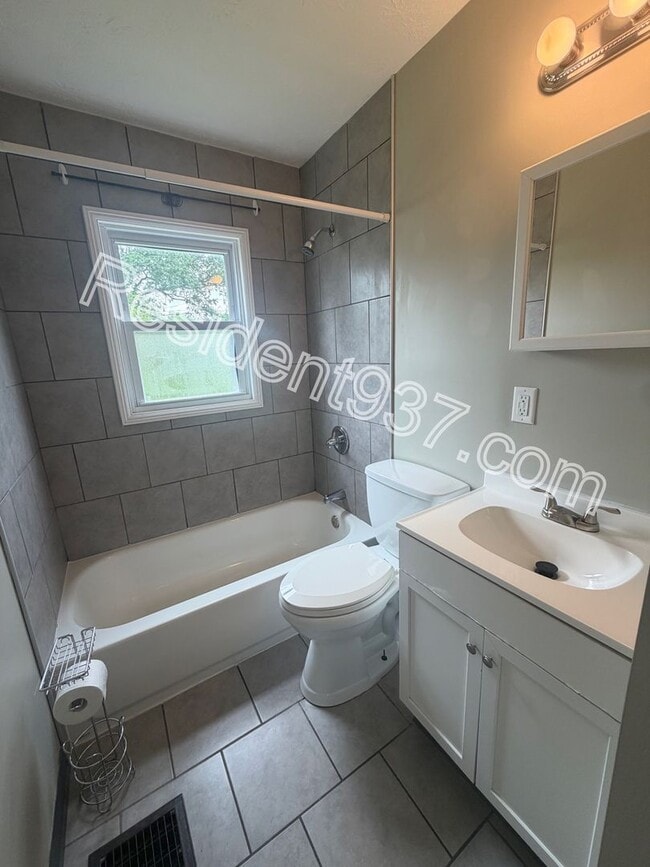 Building Photo - Charming 3 Bed 1 Bath in Kettering