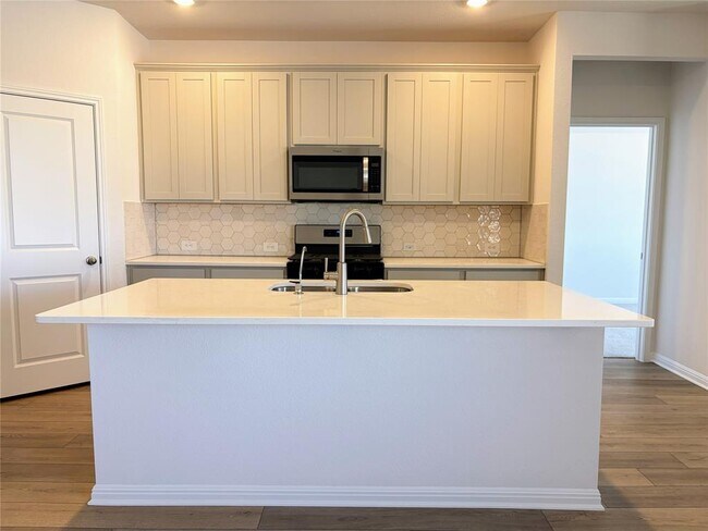 Building Photo - 440 El Capitan Lp