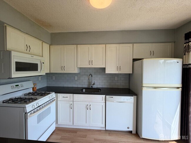 Foto del edificio - 99 Brookview Cir