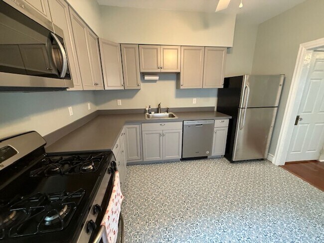 Foto del edificio - Charming 2 Bed, 2.5 Bath Home with Den & B...