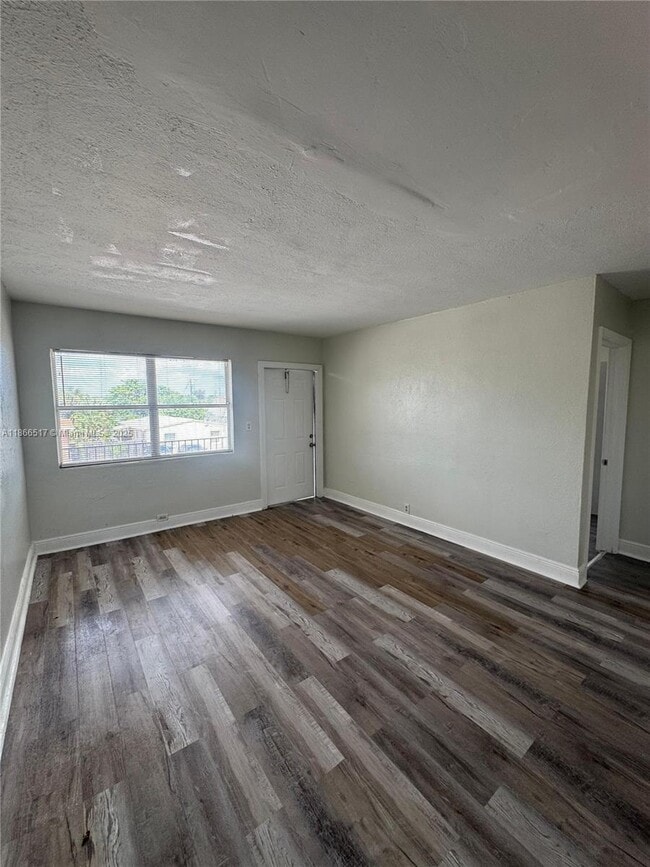 Building Photo - 1425 W 31st St