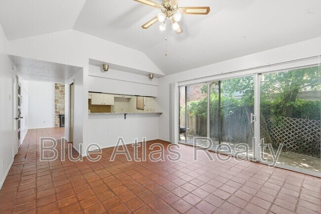 Foto del edificio - 13424 Blossomheath Ln