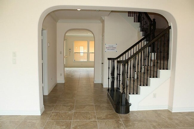 Building Photo - 2046 Palm Forest Ln