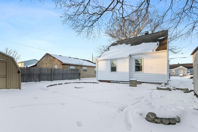 Foto del edificio - 2329 Ida Dr