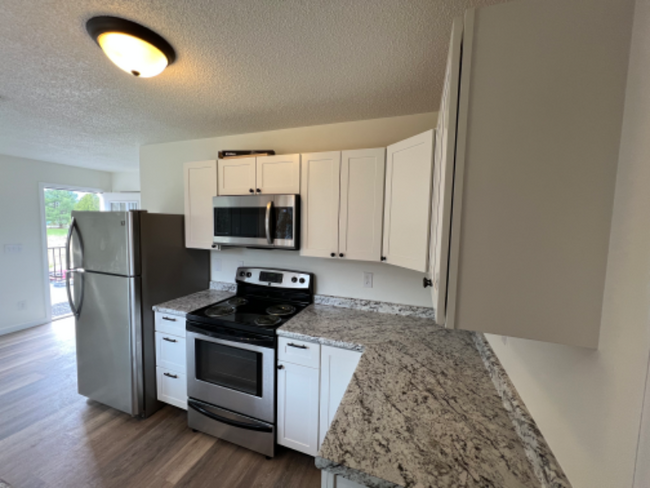 Foto del edificio - 678 Wood Dr Ext