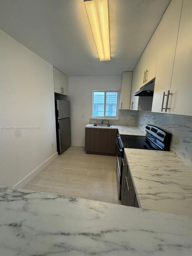 Foto del edificio - 800 NW 44th Ave