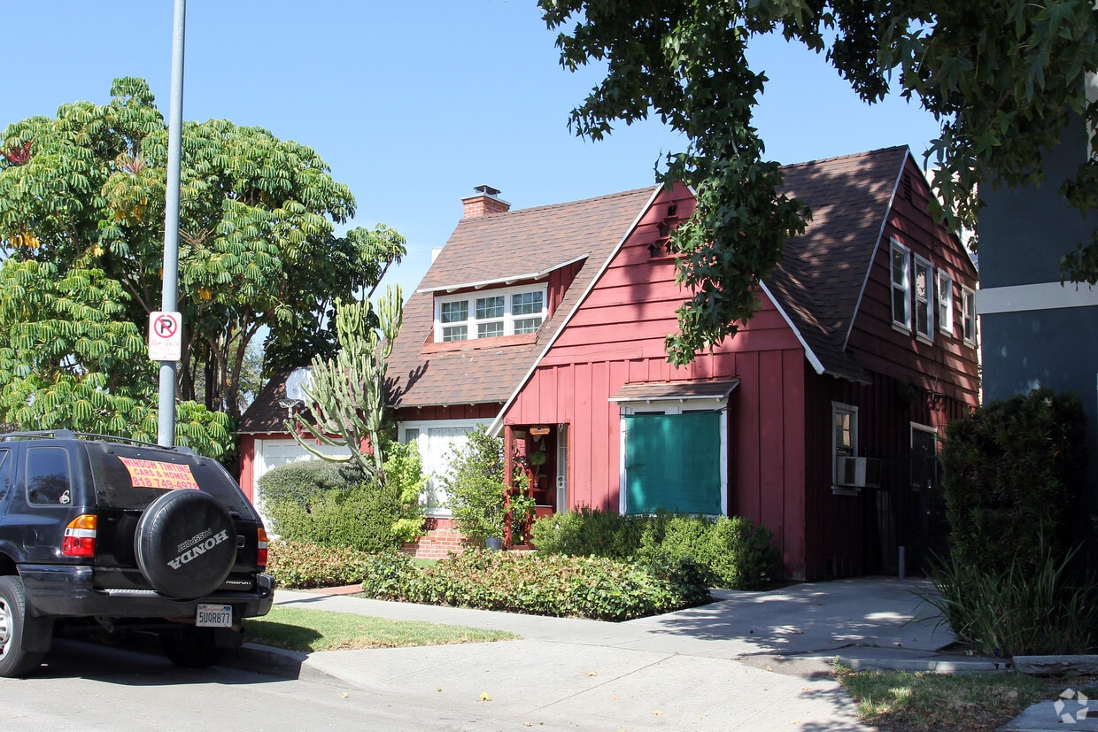 Building Photo - 7102 Jordan Ave
