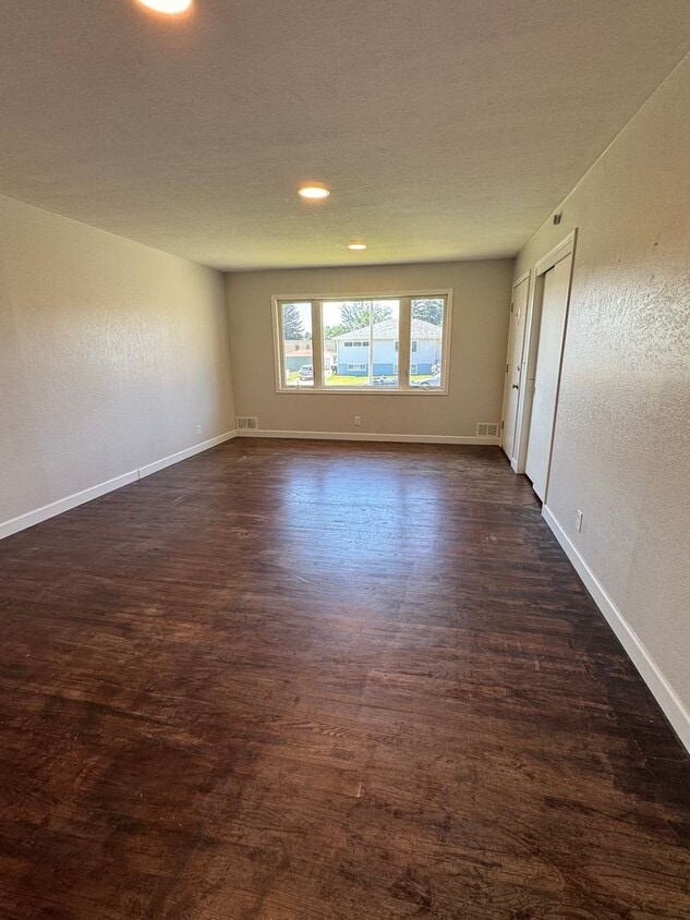 Primary Photo - 1109 N18th Triplex