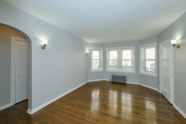 Building Photo - 6322 N Albany Ave