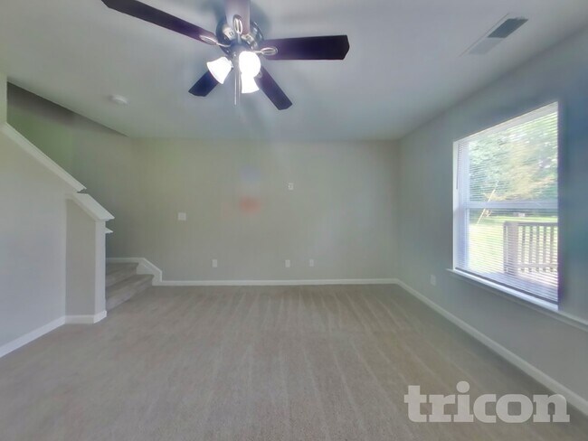 Building Photo - 206 Churchill Dr