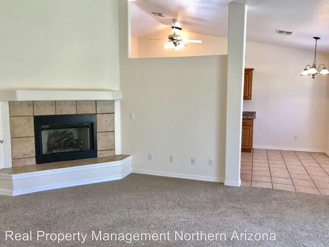 Building Photo - 3 br, 2 bath House - 2102 Ridgeview Rd.