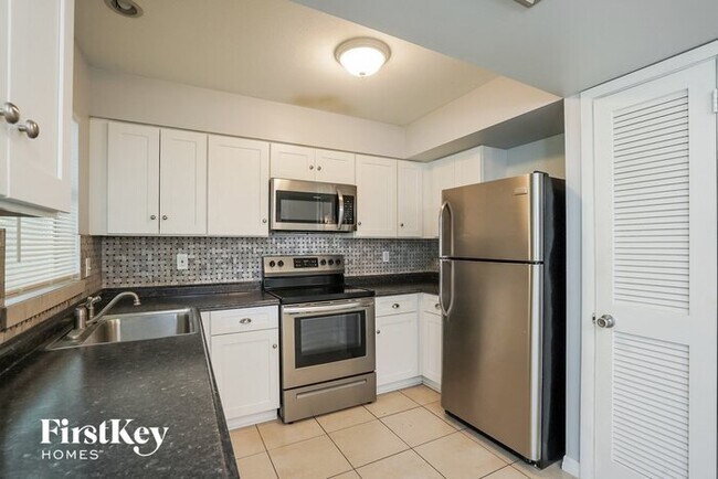 Foto del edificio - 21104 Riddle Ave