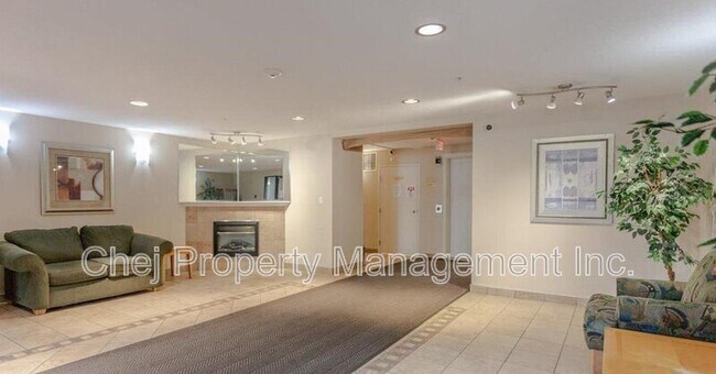 Photo du bâtiment - 9938-9104 104 Street NW