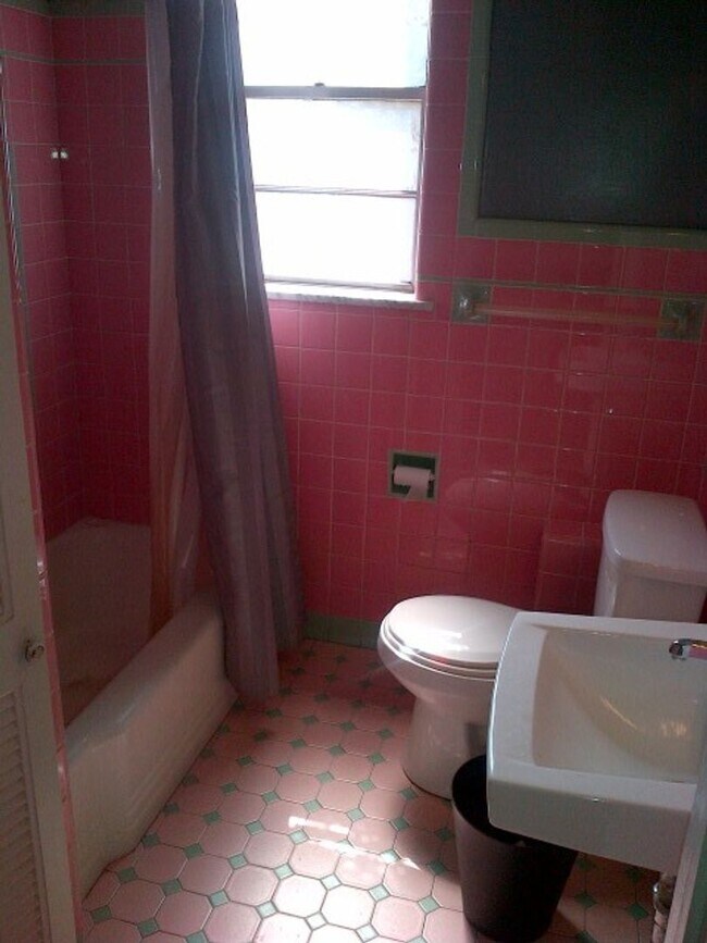 Foto del edificio - 1153 E. PASSYUNK AVE.