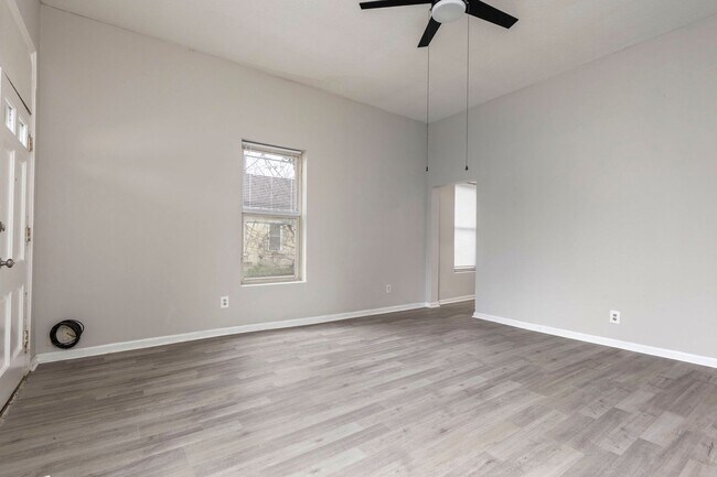 Foto del edificio - 726-728 W Saint Catherine Street