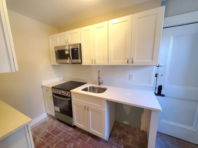 Building Photo - 7 Craigie Cir