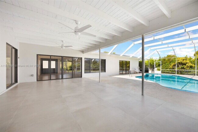 Foto del edificio - 8401 SW 142nd St